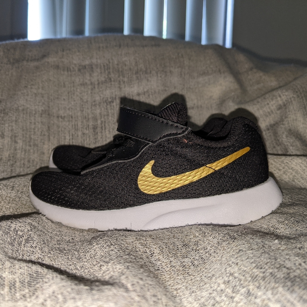 Nike Tanjun [Black/Gold]